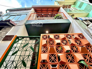 nhà đẹp kts thiết kế- 2 mặt tiền hẻm trước sau có sân vườn- cạnh khu phan xích long.