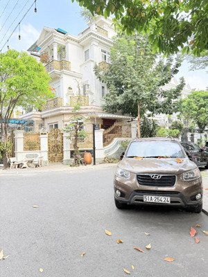 biệt thự dương quảng hàm, 260m2, 11x26m, 4 tầng + hầm, đối diện cityland phan văn trị, 1 đời chủ ở