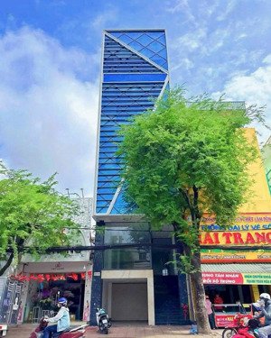 cho thuê tòa nhà 6 tầng, thang máy đầy đủ, mặt tiền đường 30/4, ninh kiều, trung tâm tp cần thơ