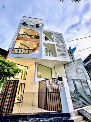 bán nha phố nguyễn khắc nhu-cô giang-quận 1,gần đh văn lang.giá 5tỷ 750tr/87,9m2,cho thuê 30 triệu