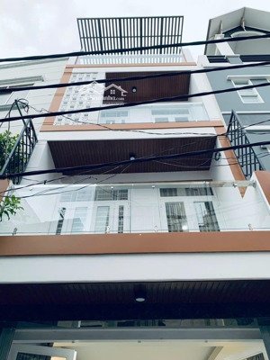 nhà ngay khu vip đường hoa, p2 phú nhuận. xây 3 tầng, 64m2 (4x16) giá 5,5tỷ sổ riêng sẵn, đường 6m