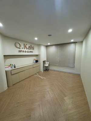 bán nhà ba tháng hai quận 10 - 4 tầng, gần vòng xoay dân chủ, giá tốt.