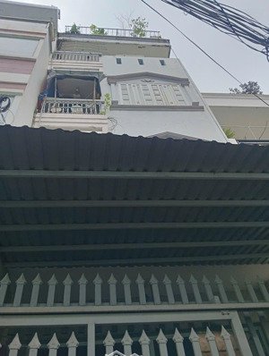 bân chdv 8 phòng, quận 4 chỉ 7,6 tỷ