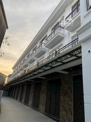 chính chủ cần bán nhà mới xây gần khu đô thị thể thao