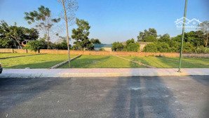 nhà em có suất nội bộ khu đất phường tùng thiện. sát tl413 đang mở rộng 40m. 100% thổ cư