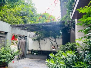 bán biệt thự 170m trung kính, cầu giấy - lô góc thoáng - ở sướng giữa trung tâm.