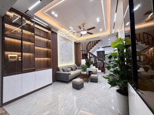 nhà đẹp hoàng văn thái, 52m2x5t, gần phố, 2 thoáng , giá 9,9 tỷ (cam kết nhà thật giá chuẩn)