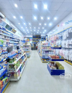 cho thuê nhà mặt đường hai bà trưng, mặt tiền 6m, dt 90m2, nhà 6 tầng mới thông sàn có thang máy