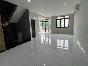 cho thuê văn phòng giá từ 19- 25tr/th . dt từ 90m2 khu him lam . giá tốt .