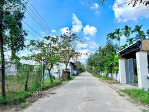 Chính chủ bán lô đất đẹp trục chính Đông Phú - sẵn sổ - full thổ cư