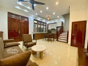 cần bán, nhà chùa láng, 2 mặt ngõ trước sau, ngõ thông huỳnh thúc kháng, dân xây, ở sướng.