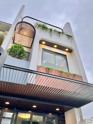 nhà phố 3 tầng cao cấp gara ô tô riêng full nội thất xịn trung tâm hòa minh