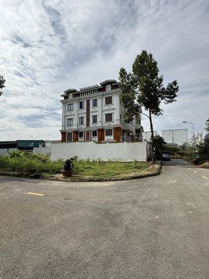 bán nền biệt thự góc 2 mặt tiền dự án huy hoàng 13x20m ngay mặt công viên