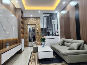 gấp ! nhà hoàng quốc việt, ô tô, 6 tầng thang máy, ngõ thông, full nội thất