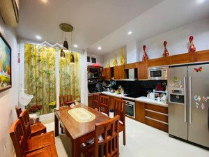 chính chủ cần cho thuê gấp nhà đào tấn, dt 45m2 x 5 tầng, mặt tiền 4,5m, đủ đồ. gía 13tr/th