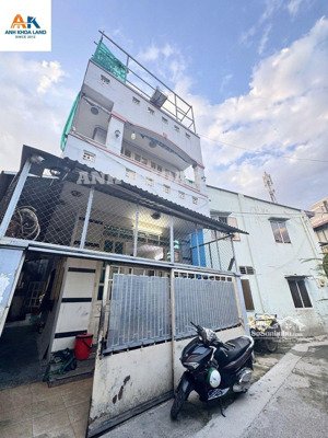 bán nhà diện tích lớn trung tâm thủ đức, 1 trệt 2 lầu 2 mặt hẻm, giá chỉ 52tr/m2