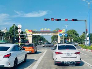 bán nhà mặt tiền kinh doanh bàu bàng, chỉ 2 tỷ , 150m2, 5pn, 5wc, pháp lý đầy đủ, gần chợ trường.