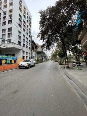 bán đất thượng thanh, 61m2 đường to kinh doanh, cạnh hồ