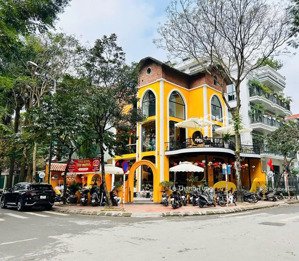 hiếm-cho thuê nhà mặt phố đỗ quang,dt:150m2 x 3t, lô góc 20m nhận diện cực đỉnh vị trí đẹp nhất phố