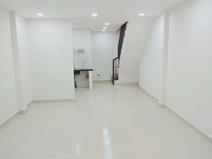 nhà mới ở ngay ngô quyền quận 10 32m2 ngang 4m 2 tầng chỉ 6 tỷ 2