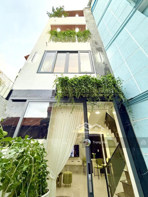 nhà 4 tầng - 5pn 3wc full nt - gần ra mặt tiền duy tân - 30,3 m² (5 x 7,75m). chỉ 6 tỷ