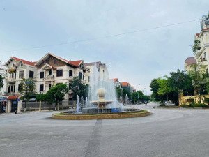 cần bán biệt thự lô góc mặt đường hàn thuyên, diện tích 300m, 3 mặt tiền, trung tâm tp bắc ninh(cũ)