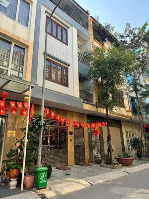 cho thuê gấp nhà liền kề 60m2, 4 tầng chỉ 15 tr