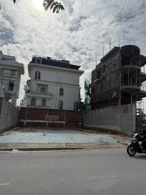 nền đất biệt thự 15x18m gần sông đặng như mai, thạnh mỹ lợi