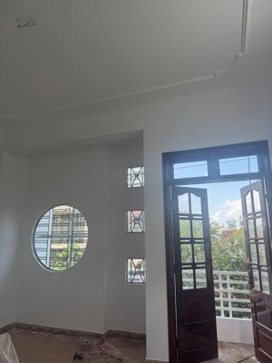 bán gấp nhà 4 tầng đường hàn thuyên- hoà cường.mt kinh doanh.giá 1x.x tỷ thương lượng thiện chí.