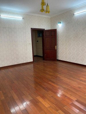 chính chủ cho thuê nhà ngõ 10 nguyễn thị định, đỗ quang. dt 55m2 x 4 tầng mt 4.5m, giá 23tr/ tháng.