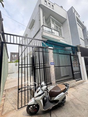 nhà 2 lầu đường 22 linh đông sát vành đai 2 sổ hồng khu dân trí 76m2