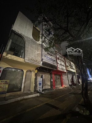 1 cặp duy nhất góc 2mt 215m2 mt9m đ. ng văn linh rộng 32m lề 10m phố tài chính sẵn dòng tiền 50tr/t