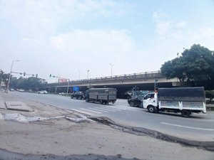 bán 1517m2 đất 50 năm mặt đường lớn long biên