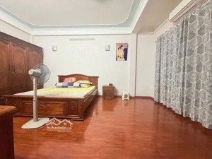 chủ giảm 1 tỷ ,nhà ô tô tránh , kinh doanh, bán nhà hà đông dt 40m2 - 5t , khu phân lô vỉa hè rộng