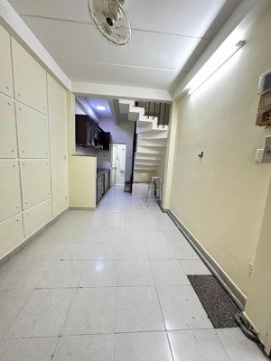 cho thuê nhà mới sơn sửa quận 1 - trệt 2 lầu st, 3pn 3vs - tuấn 