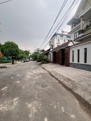 bán biệt thự 3 tầng dt: 245m2 đường linh trung -đường 12m, view công viên, giá 25,1 tỷ tl