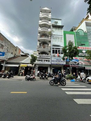 siêu vị trí hot nhất q1. mặt tiền ký con q1. kết cấu 7 tầng hd thuê 130,24 triệu giá chỉ 55 tỷ