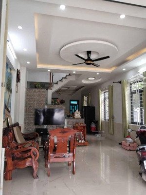 bán nhà 3 tầng - 2 mặt tiền - gần lê văn thịnh - 105m2 - hxh - nhỉnh 12 tỷ - không có căn so sánh.