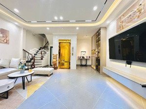 bán nhà thịnh quang thái thịnh cực đẹp ,30m ra ôtô ,trước nhà 3m,mt rộng giá 15,2 tỷ full nội thất.