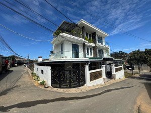 bán căn biệt thự 2 mặt hẻm thoáng, ưu thế gần đỉnh langbian, đi vào trung tâm chỉ 5 phút