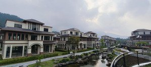 bán biệt thự xanh siêu đẹp giá siêu tốt 400m2 tại thạch thất ngay sát bến metro số 5. lh 