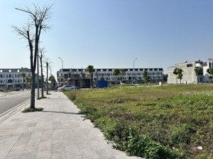 lô đất rẻ nhất dự án vị trí sát sân bóng