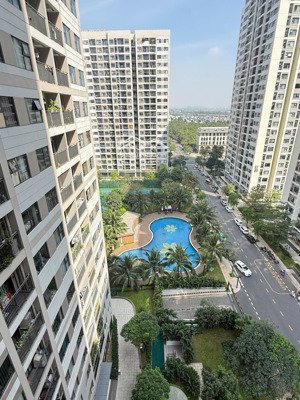 bán căn hộ 2pn origami. sẵn sổ - giá 3tỷ180 trọn gói. đông bắc. nhà mới 100% view hồ bơi