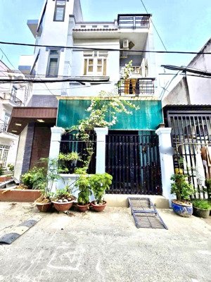 hót! bán gấp nhà 2 tầng 4.2x13m, giá chỉ 4.95 tỷ, hẻm xe hơi đường huỳnh tấn phát, tt nhà bè