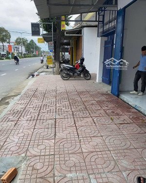 nhà mặt tiền đường 23/10 ngang hơn 10m thuận tiện kinh doanh, gần các hãng oto lớn