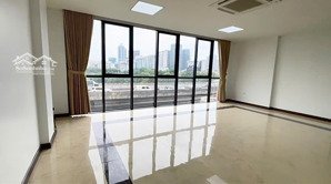 cho thuê nhà lê trực - đống đa: 70m²x 7 tầng, thang máy, vị trí kd nhận diện đỉnh. giá thuê 50tr