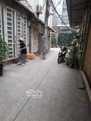 nhà đẹp- q 1- nguyễn trãi- 2 tầng - 13 m2 - sổ riêng - đường rộng thông tứ hướng- chỉ 5,3 tỷ