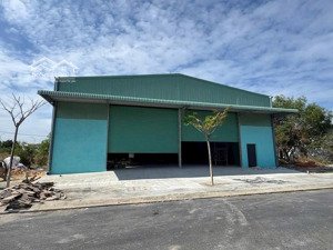 cho thuê kho 600m2 mới 100% gần kcn vsip 2, thành phố mới, bình dương
- diện tích: 20x30 có vp tron