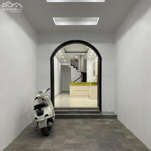 Chính chủ bán nhà tại Hồ Tây, phố Nhật Chiêu, từ nhà ra hồ chỉ 50m, mua ở hoặc làm Apartment đều đẹp - chỉ 16.78 tỷ