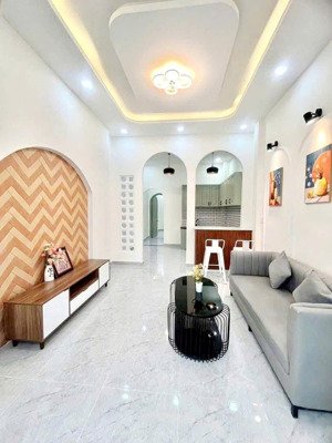 cô nhung cần bán gấp căn nhà đ.nguyễn trọng tuyển, p.3, phú nhuận, giá 3,24tỷ, dt53m2,sổ hồng riêng